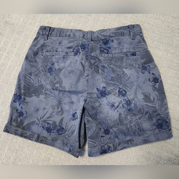 Gap blue petite girlfriend shorts with hibiscus print size 8 - Picture 2 of 3